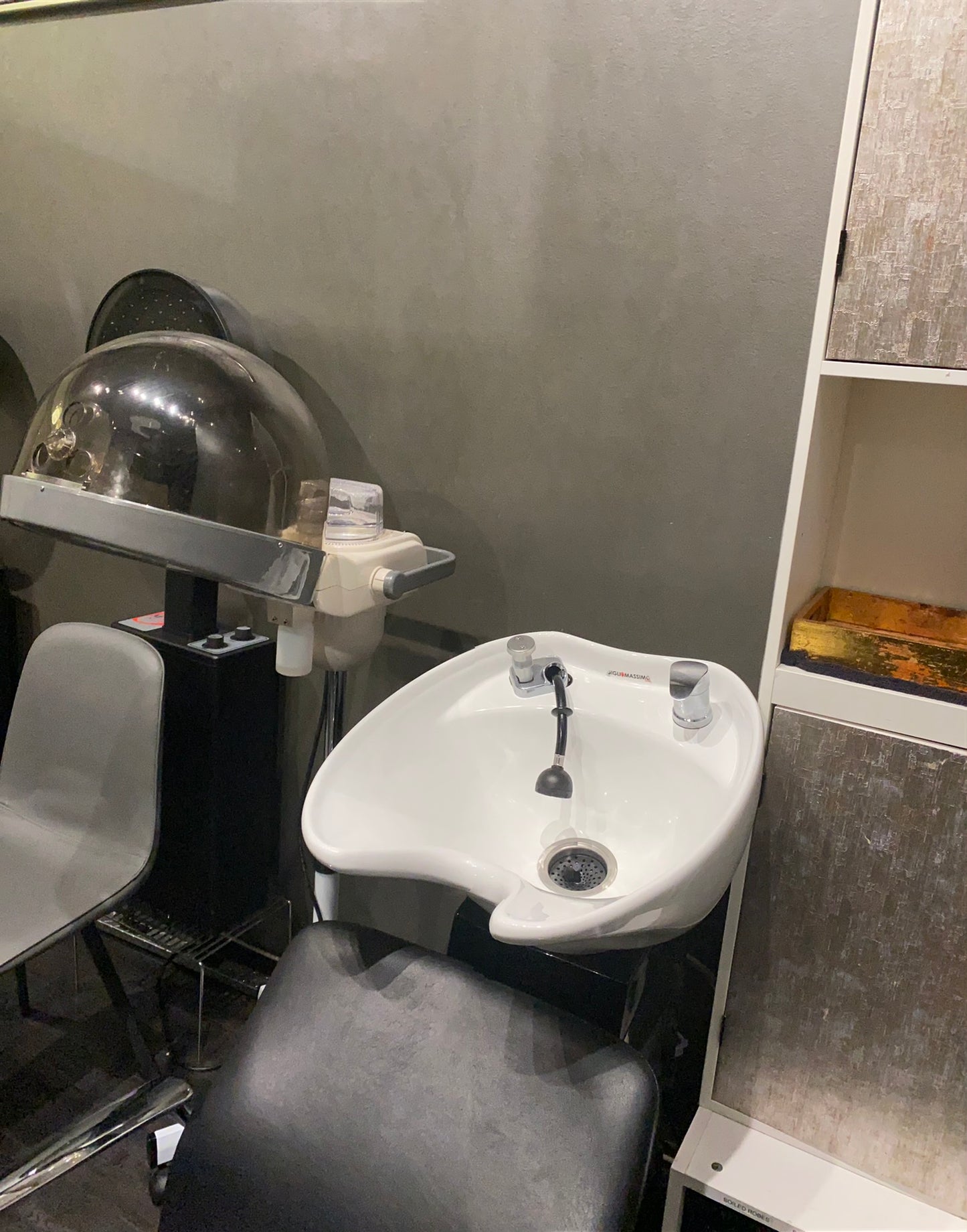 Beverly Hills Solo Salon Suite
