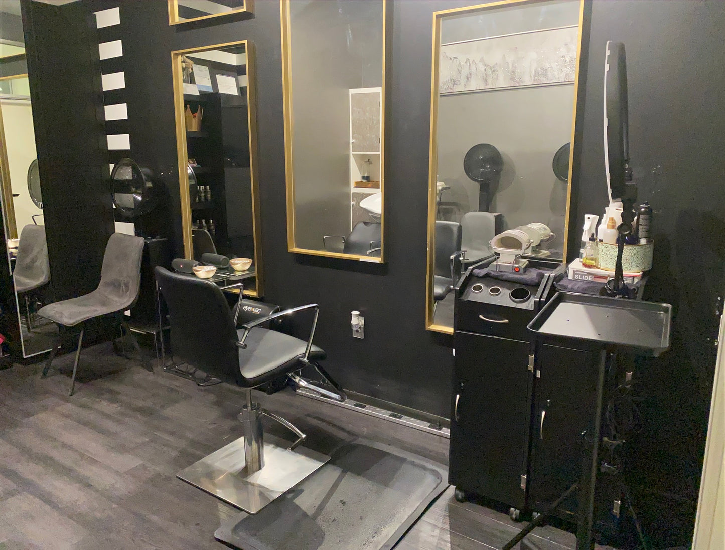 Beverly Hills Solo Salon Suite