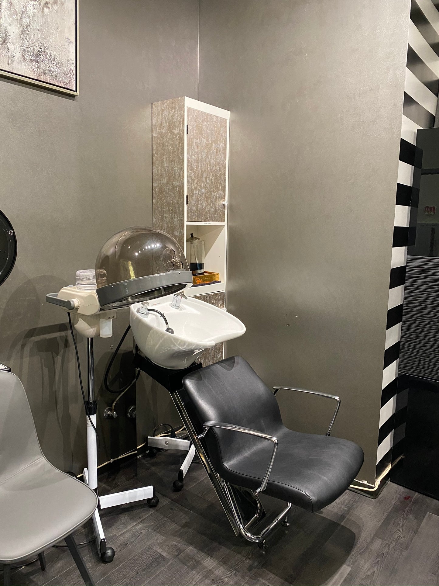 Beverly Hills Solo Salon Suite