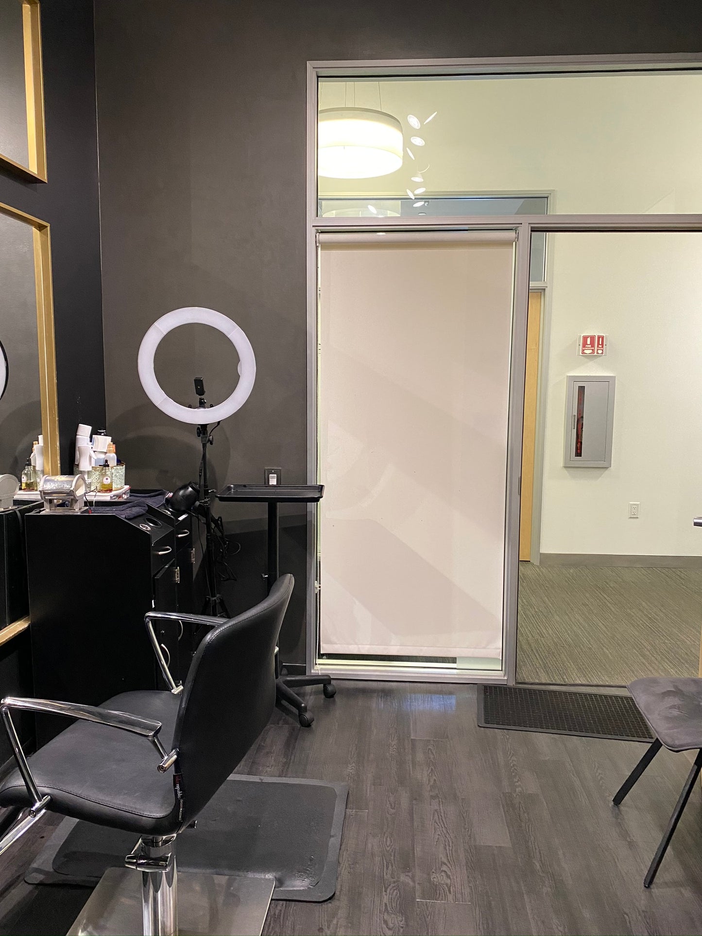 Beverly Hills Solo Salon Suite